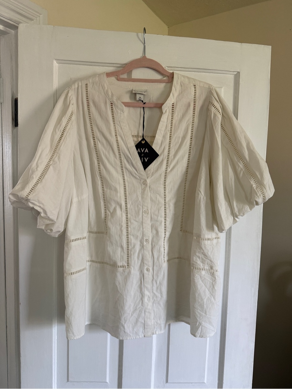 Ava & Viv Cream Button-Front Puff Sleeve Eyelet Blouse